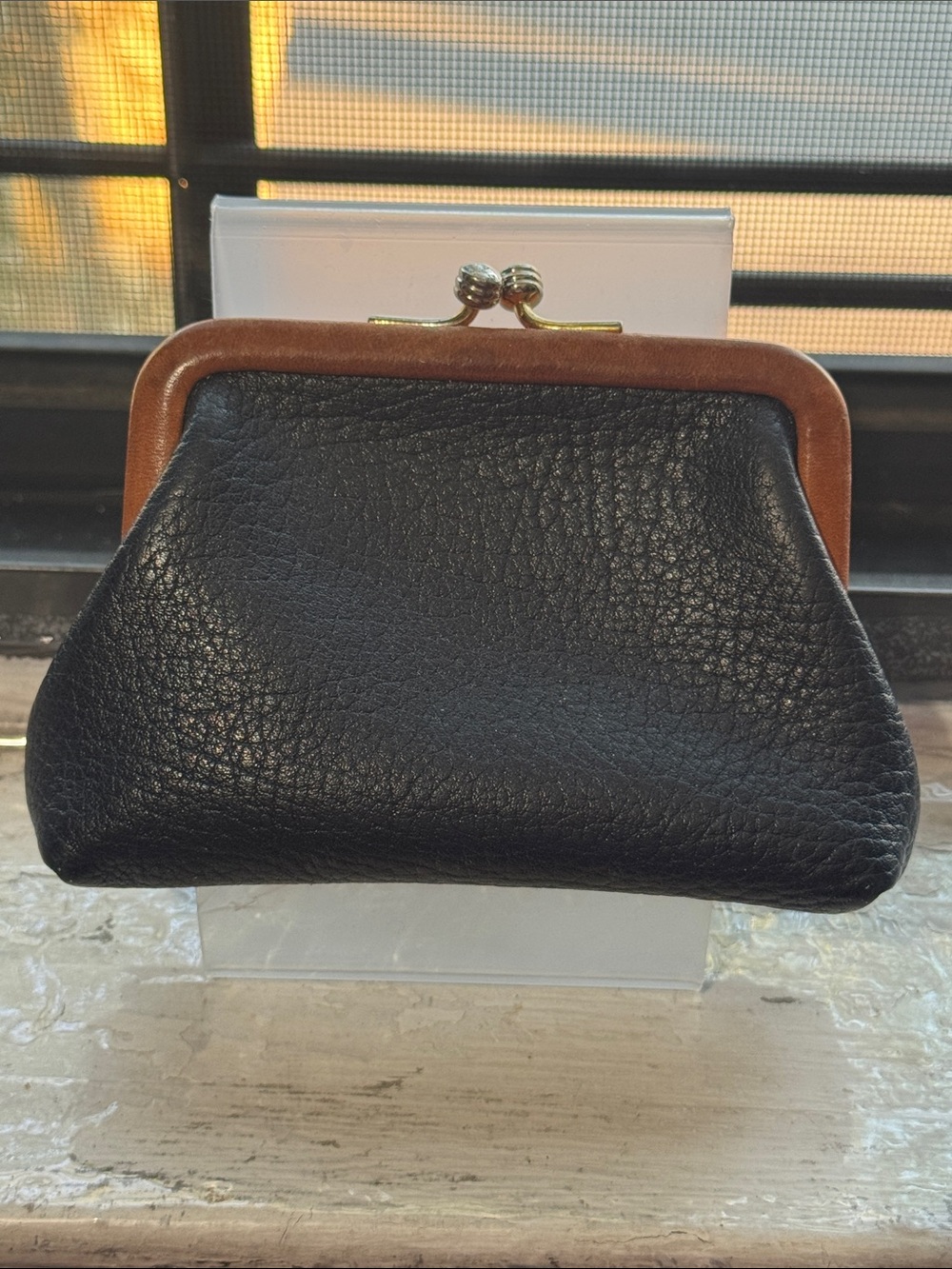 Dooney & Bourke vintage coin Kiss-Lock - Picture 2 of 12